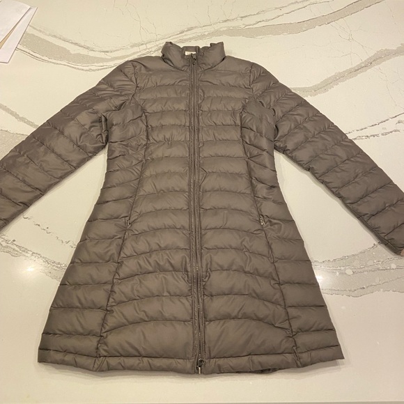 Patagonia Women’s Down Parka - Picture 6 of 6